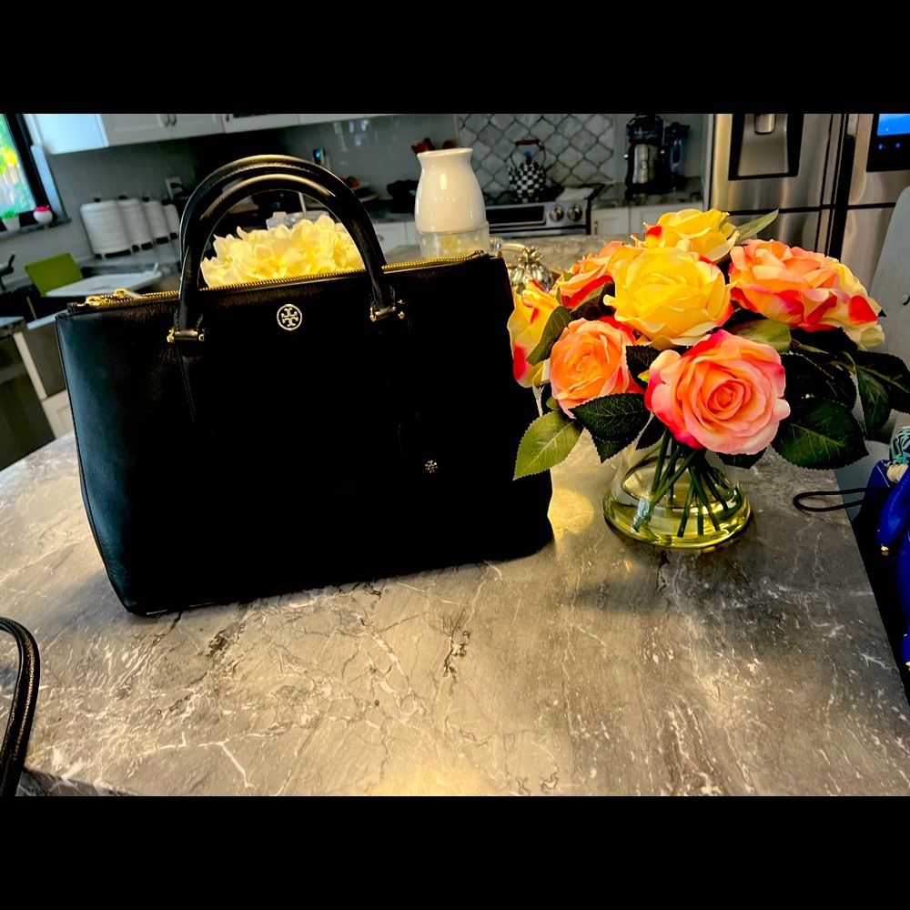 Tory Burch handbag “black” nice with suits